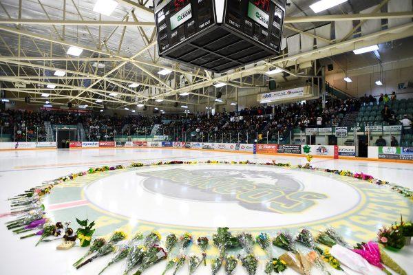 Flowers lie on the ice as people gather for a vigil at the Elgar Petersen Arena, home of the Humboldt Broncos, on April 8, 2018. (Jonathan Hayward/Pool via REUTERS)