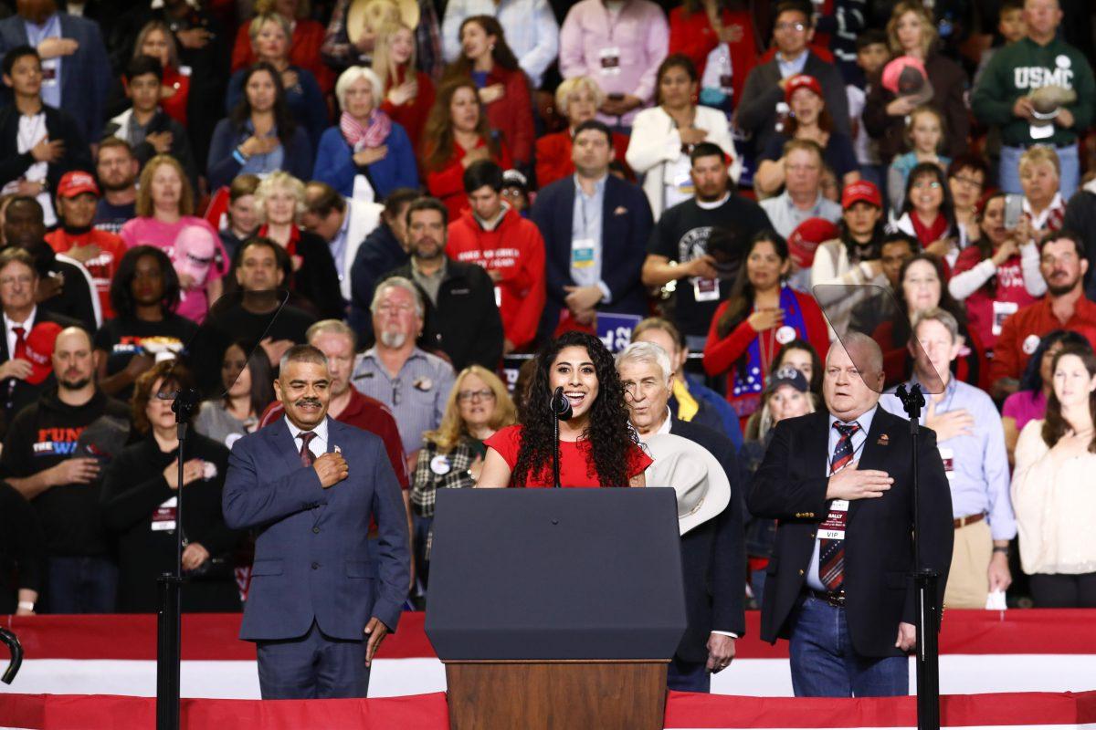 Attendees sing the national anthem at the Make America Great Again rally in El Paso, Texas, on Feb. 11, 2019. (Charlotte Cuthbertson/The Epoch Times)