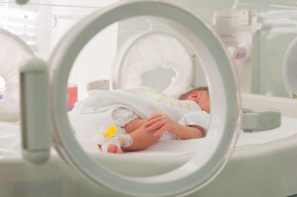 Illustration - Shutterstock | <a href="https://www.shutterstock.com/image-photo/newborn-baby-hospital-613306463">diyanski</a>