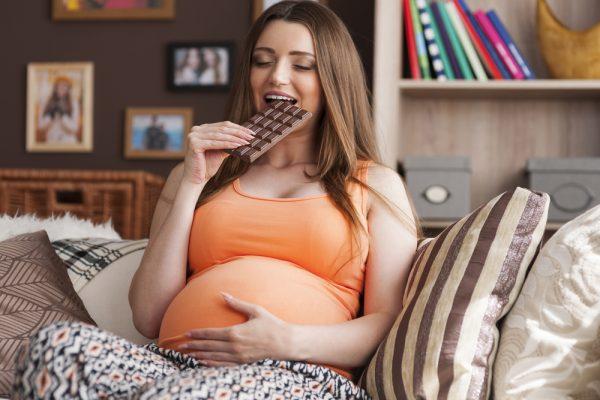 Chocolate helps in pregnancy. (Gpointstudio/Shutterstock)