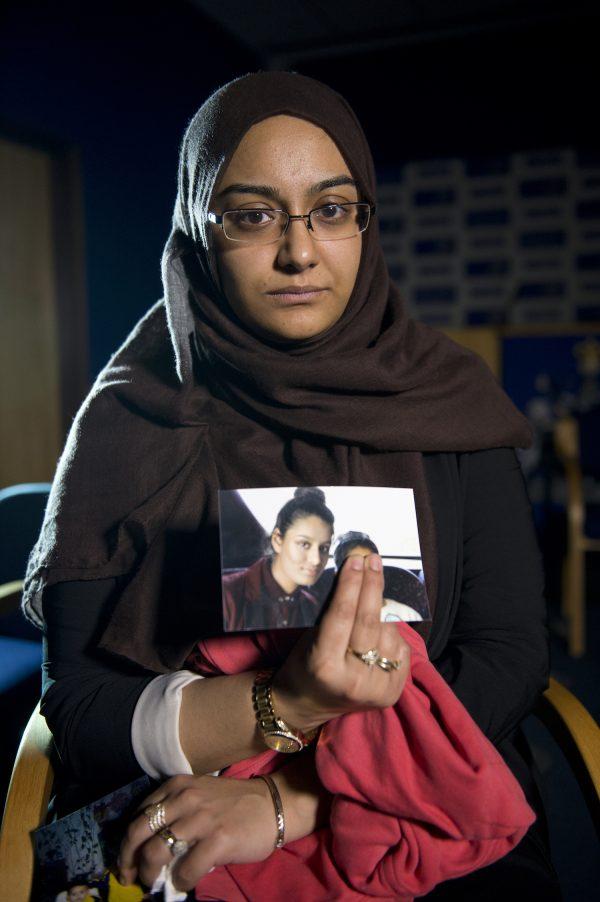 Renu, the eldest sister of Shamima Begum, holds her sister's photo while being interviewed by the media at New Scotland Yard, London, UK, on Feb. 22, 2015. (Laura Lean/PA Wire/Getty Images)