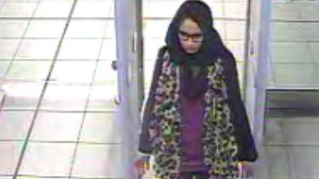 Shamima Begum in a surveillance photo provided by police. (Metropolitan Police)