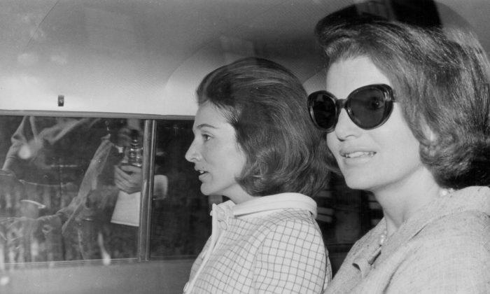 Jackie Kennedy’s Younger Sister, Socialite Lee Radziwill, Dead at 85