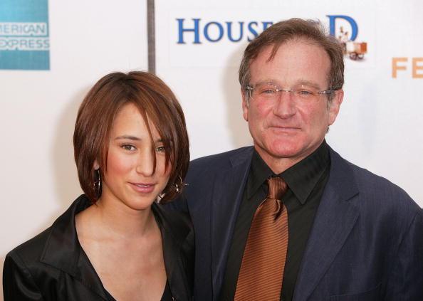 Robin Williams with his daughter, Zelda (©Getty Images | <a href="https://www.gettyimages.com/detail/news-photo/actor-robin-williams-and-his-daughter-zelda-williams-arrive-news-photo/50812622">Matthew Peyton</a>)