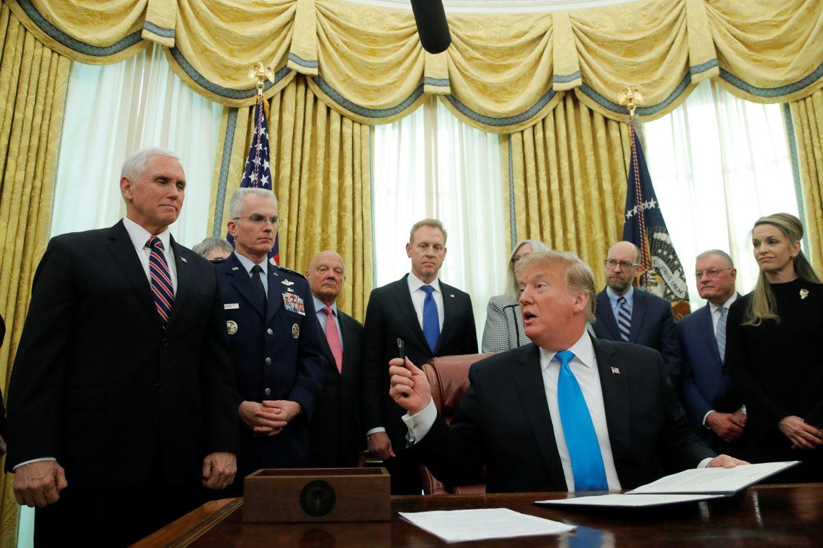 President Donald Trump looks to Vice President Mike Pence as he participates in a signing ceremony of "Space Policy Directive 4,"to establish a Space Force as the sixth branch of the Armed Forces, Washington, Feb. 19, 2019 (Reuters/Jim Young)