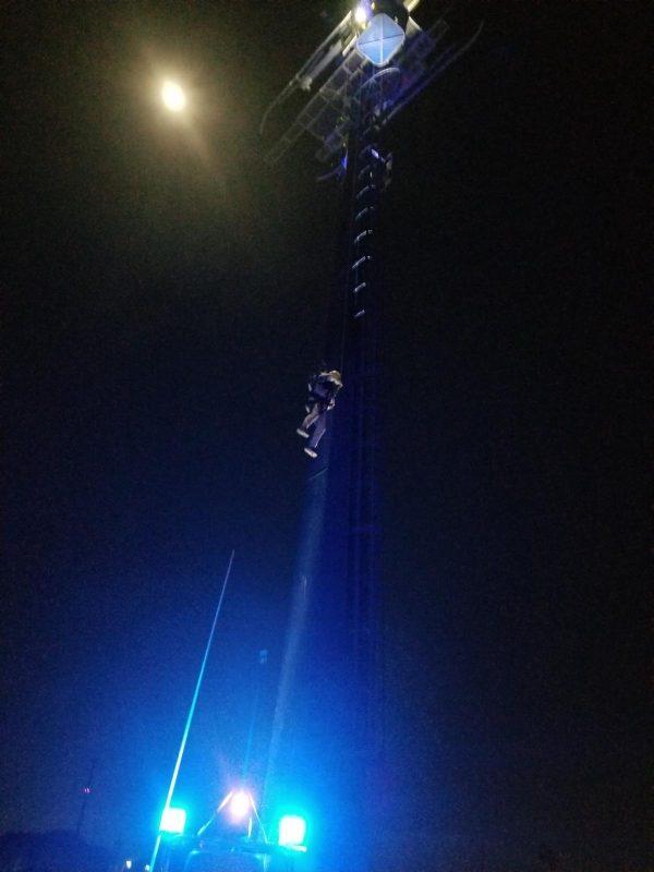 Rescue crews lower a passenger to safety from the Bayside Skyride in San Diego on Feb. 18, 2019. (SDFD)