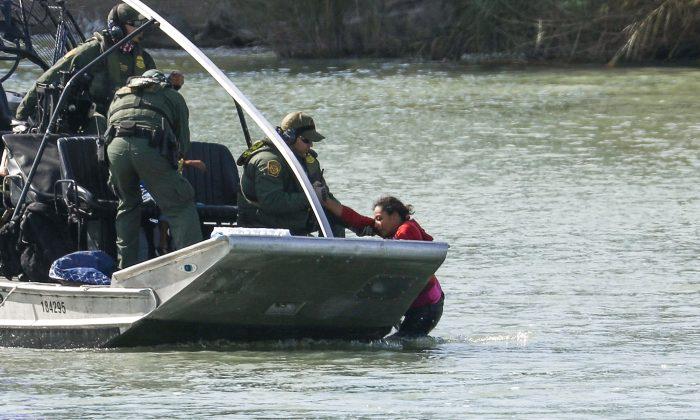 10-Month-Old Baby Found Dead, 3 Missing After Raft Flips While Crossing Southern Border