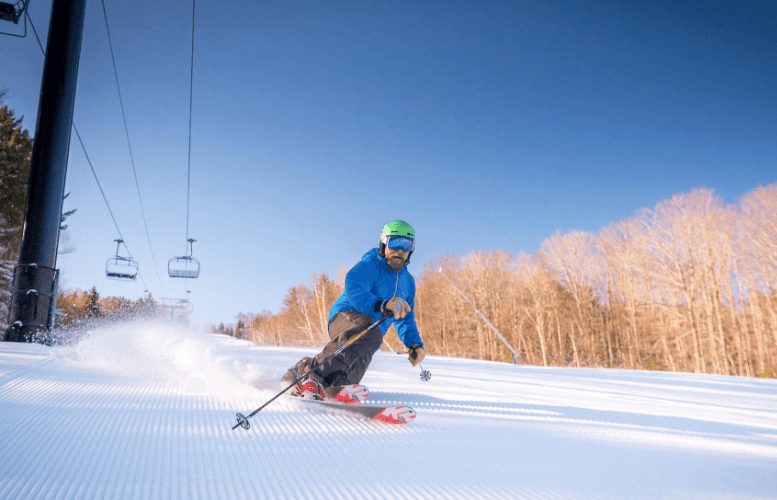 Bretton Woods, New Hampshire's largest ski area, offers 464 acres of skiing and snowboarding on 62 trails. (Courtesy of Omni Mount Washington Hotel)