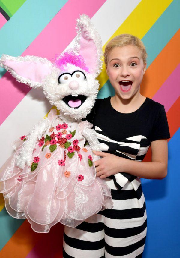 ©Getty Images | <a href="https://www.gettyimages.com/detail/news-photo/darci-lynne-farmer-attends-nickelodeons-2018-kids-choice-news-photo/937507208">Emma McIntyre</a>