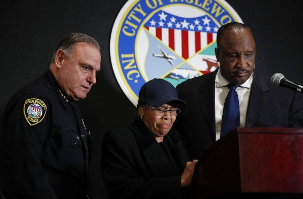 Flanked by Inglewood Mayor James Butts, right, and Police Chief Mark Fronterotta, left, Ruth Tillett, mother of William Tillett, breaks down during a news conference in Inglewood, Calif., on Feb. 20, 2019. (Jae C. Hong/AP)
