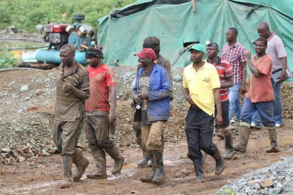 Artisinal miners join rescue efforts to recover miners trapped underground at Battlefields in Zimbabwe on Feb. 16, 2019. (Blessed Mhlanga for The Epoch Times)
