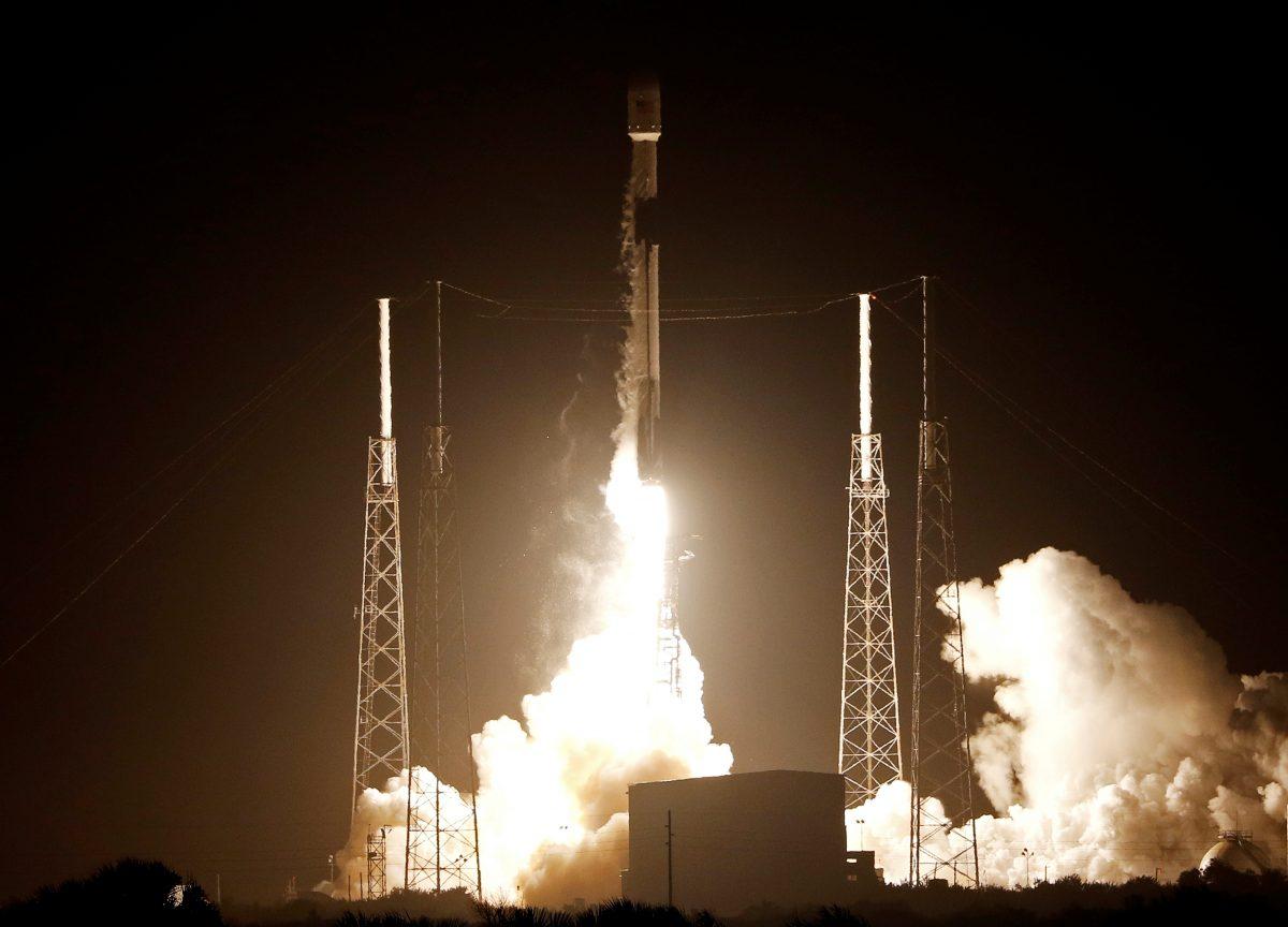 A SpaceX Falcon 9 rocket carrying Israel's first spacecraft designed to land on the moon lifts off on the first privately-funded lunar mission at the Cape Canaveral Air Force Station, Florida, on Feb. 21, 2019. (Joe Skipper/Reuters)