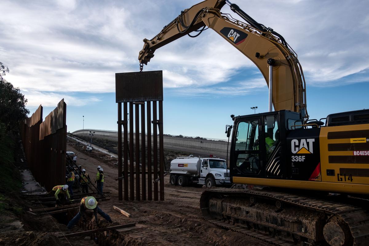 A construction crew works on replacing the U.S.-Mexico border fence as seen from Tijuana, in Baja California state, Mexico, on Jan. 9, 2019. (Photo: GUILLERMO ARIAS/AFP/Getty Images)
