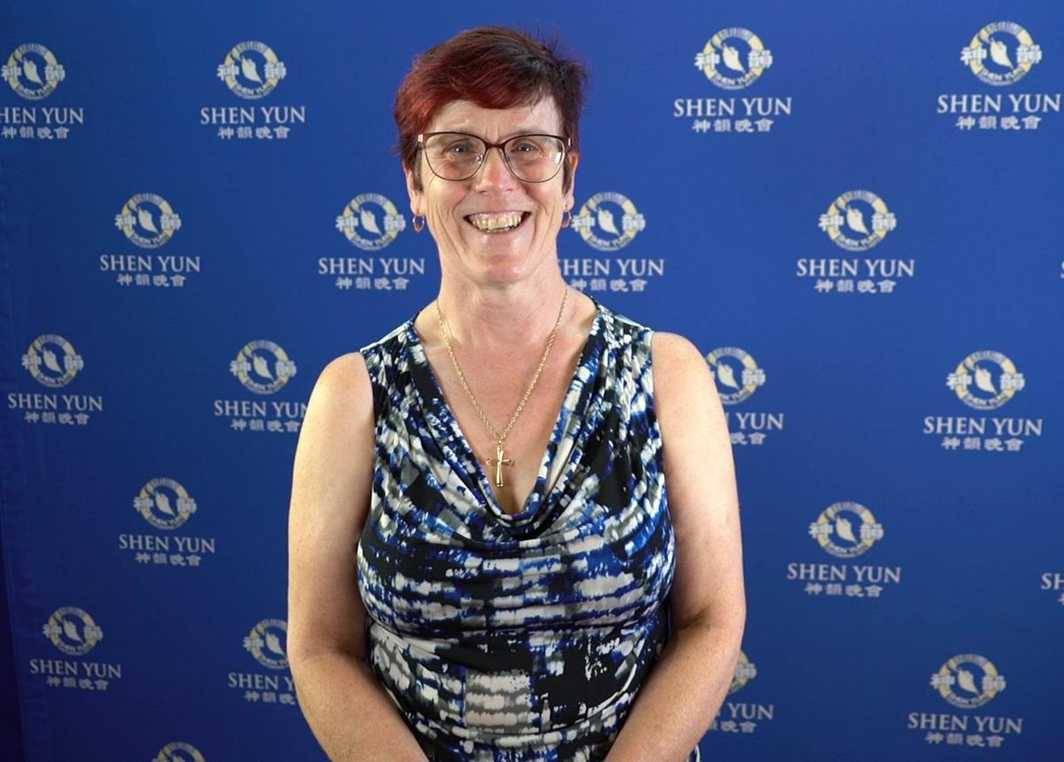 Shen Yun Costumes Are Out of This World, Says Perth Dance School Owner