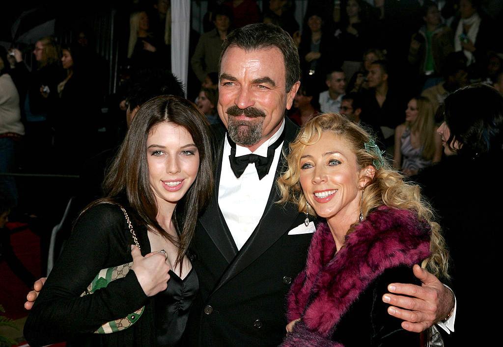 ©Getty Images | <a href="https://www.gettyimages.com/detail/news-photo/actor-tom-selleck-with-wife-jillie-mack-and-daughter-hannah-news-photo/51930977">Vince Bucci</a>
