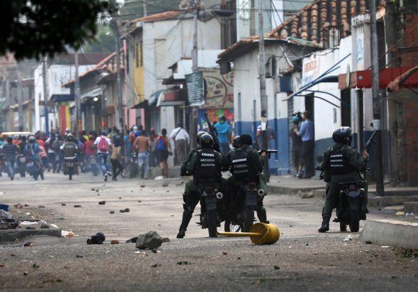  Venezuelan activists clash with security forces in Urena, Venezuela, on Feb. 23, 2019. (Andres Martinez Casares/Reuters)