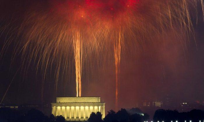 Trump Will Host July 4th Gala at Lincoln Memorial