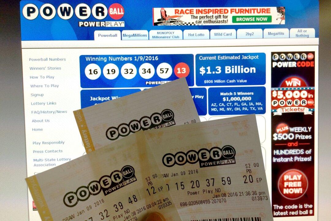 Wisconsin Couple Claims $316 Million Powerball Prize