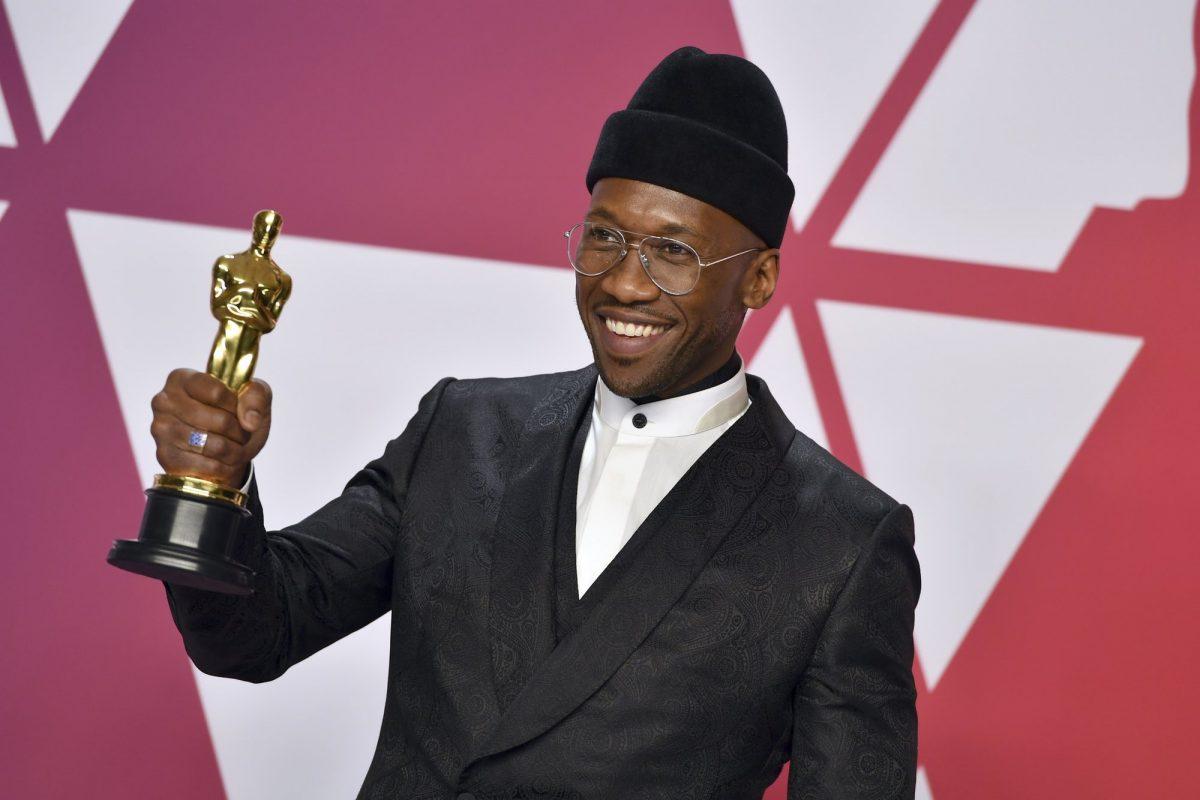 Mahershala Ali poses with the award for best performance by an actor in a supporting role for "Green Book" in the press room at the Oscars, at the Dolby Theatre in Los Angeles, on Feb. 24, 2019. (Photo by Jordan Strauss/Invision/AP)