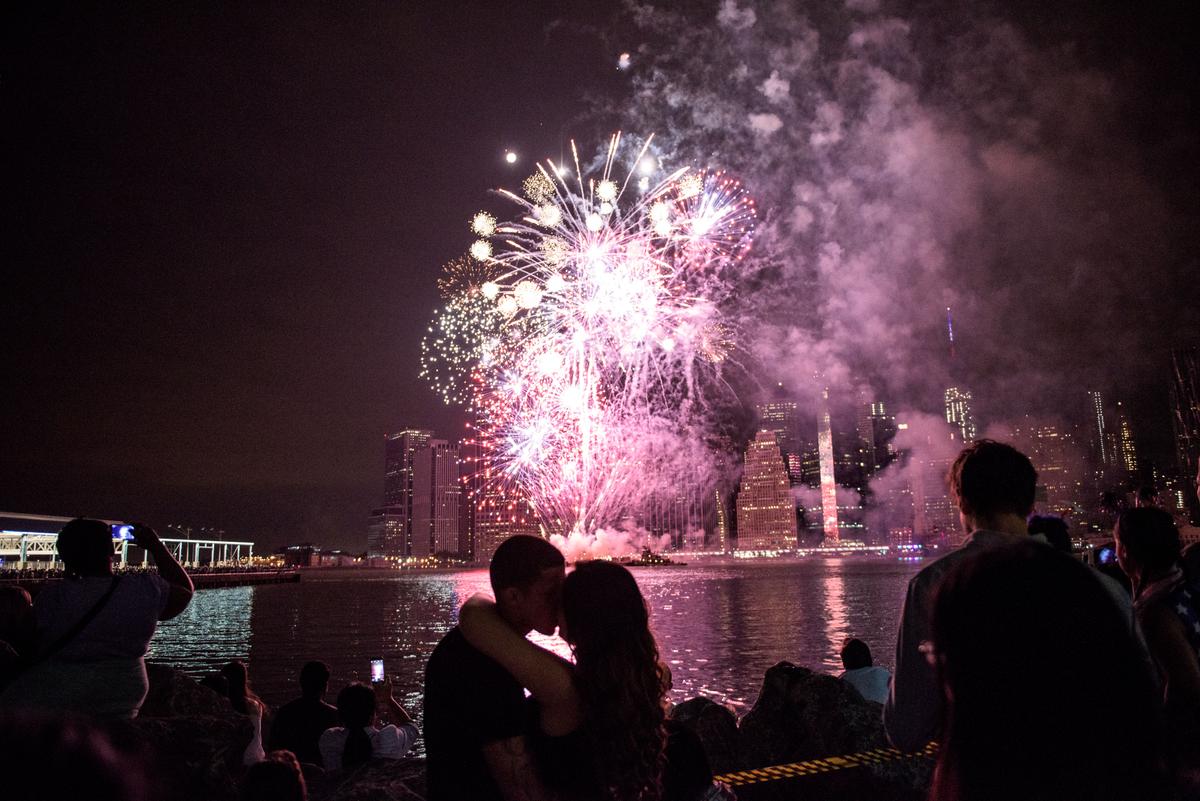 People watch the Macy's Fourth of July Fireworks from Brooklyn Bridge Park in the Brooklyn borough of New York City on Jul. 4, 2015. (Andrew Renneisen/Getty Images)