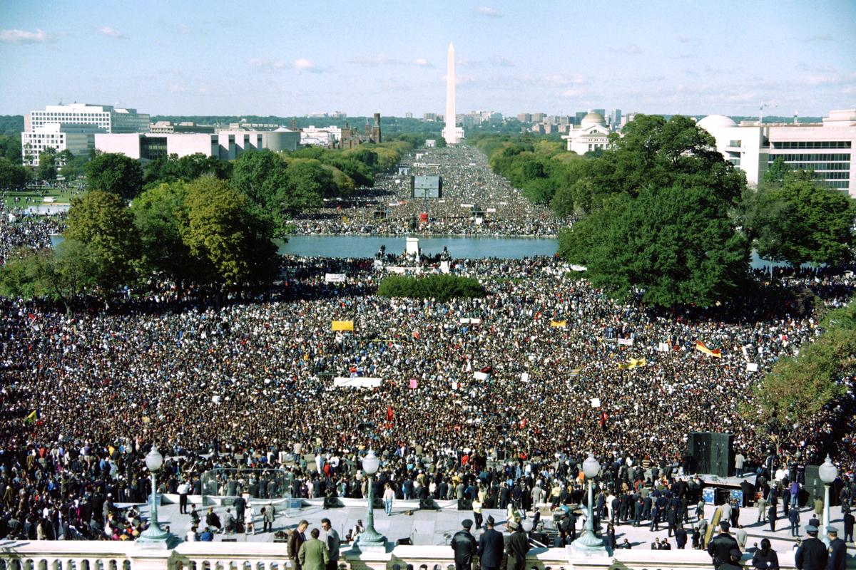 This photograph taken from the US Capitol Building shows thousands of people gathered on the Mall during the 'Million Man March' in Washington, on Oct. 16, 1995. (Richard Ellis/AFP/Getty Images)