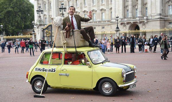 Mr Bean heads to Buckingham Palace (©Getty Images | <a href="https://www.gettyimages.com/detail/news-photo/british-comedy-icon-mr-bean-heads-to-buckingham-palace-to-news-photo/486440218">Stuart C. Wilson</a>)