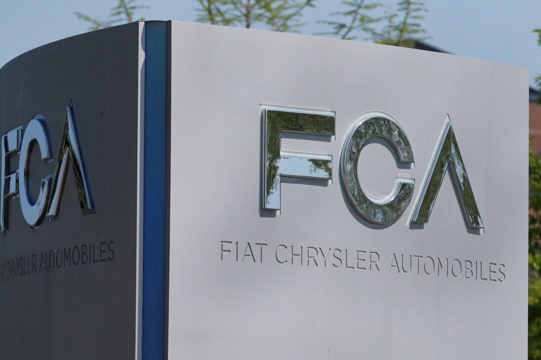 Carmakers FCA and Renault to Go Public on Tie-Up Talks