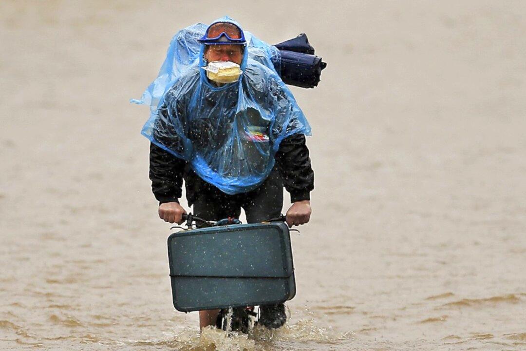 Thousands Ordered to Leave as California River Rises