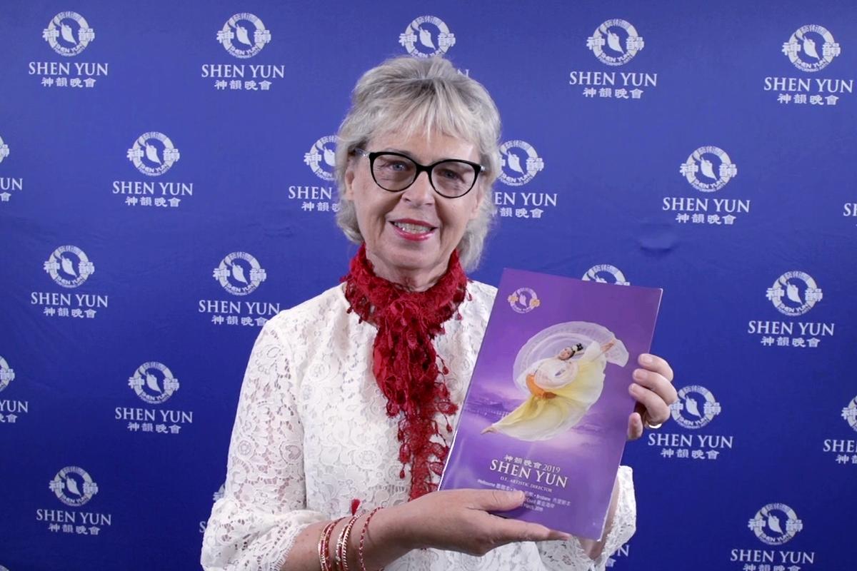Brisbane Music Lecturer Congratulates Shen Yun for Showcasing Both East and West