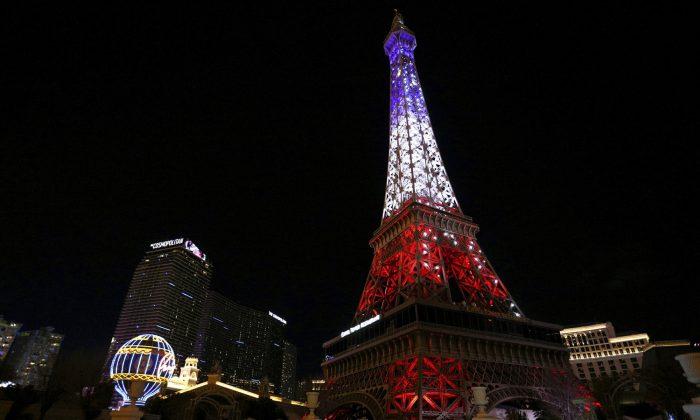 Eiffel Tower Replica in Las Vegas Debuts New Light Show