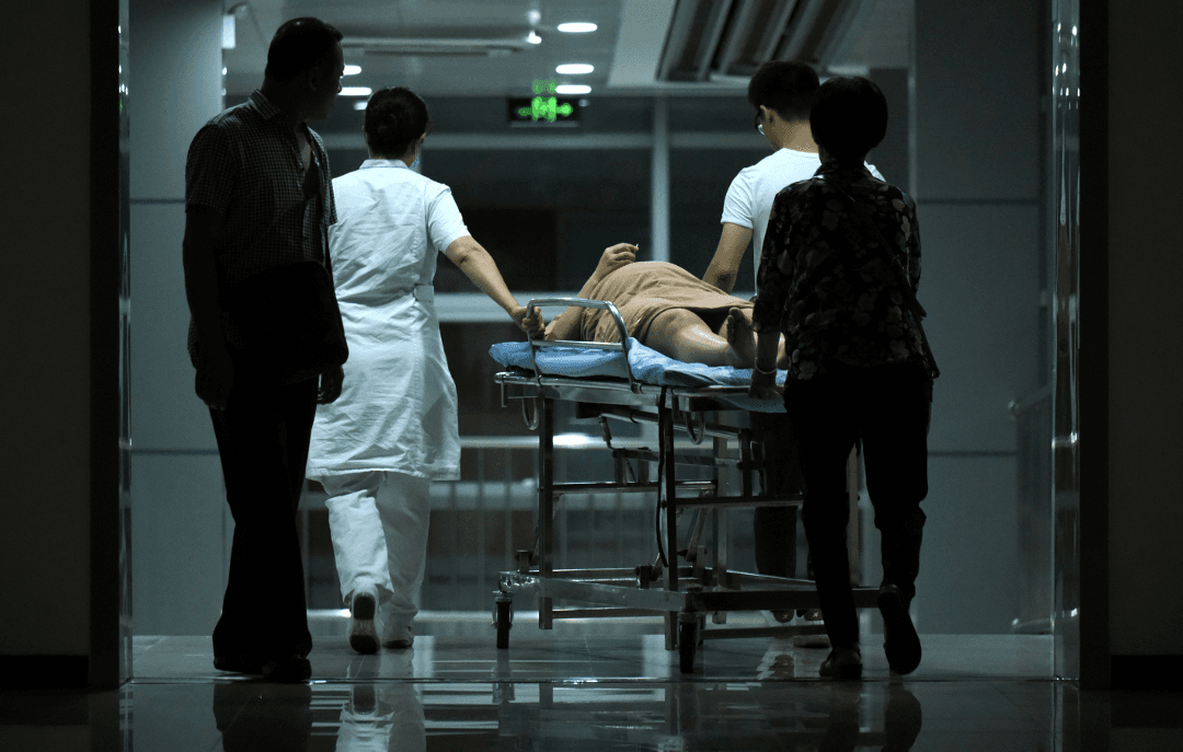 Woman Suffers Coma After Giving Birth, Husband Abandons Family and Takes Money