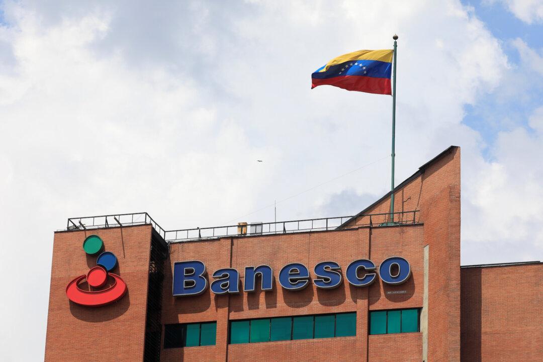U.S. Increases Pressure on Maduro With New Sanctions, Revokes Visas of Associates