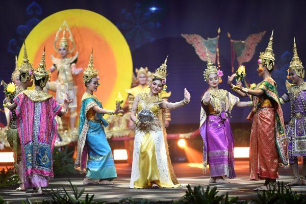 Thai performers dance wearing traditional costume during the 2018 Miss Universe national costume presentation in Chonburi Province on Dec. 10, 2018. (©Getty Images | <a href="https://www.gettyimages.com/detail/news-photo/thai-performers-dance-wearing-traditional-costume-during-news-photo/1071128126">Lillian Suwanrumpha/AFP</a>)