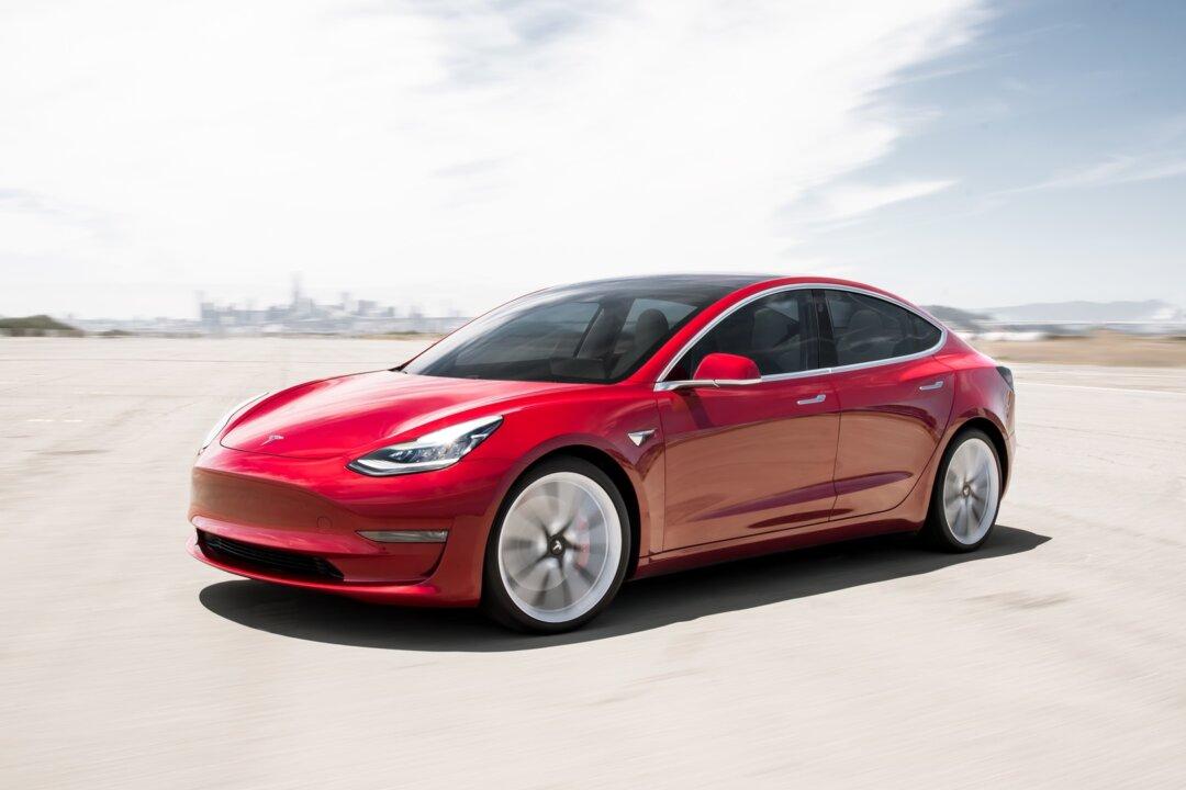 Video of Man ‘Straight Snoozing Going 75 Mph’ in Tesla Model 3 Goes Viral