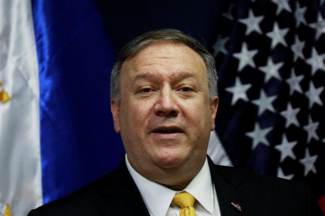 Pompeo Says World Should Have ‘Eyes Wide Open’ About Chinese Tech Risks