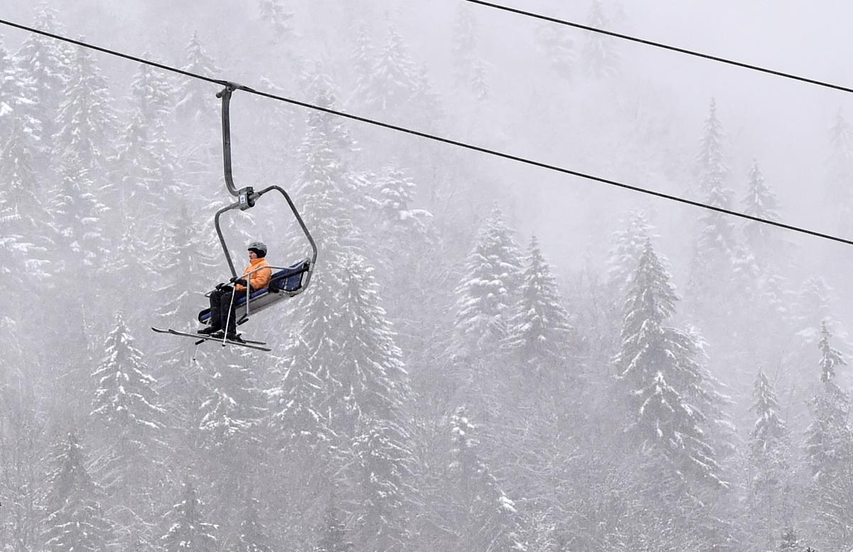 Quick-Thinking Teenagers Rescue 8-Eight-Year-Old Dangling From Ski Chair