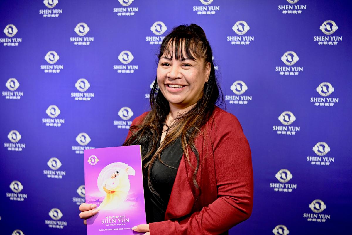 Wellingtonian Flies up to Auckland Just to See Shen Yun