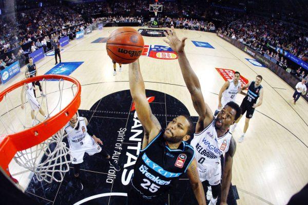 Devonte DJ Newbill of the Breakers dunks on Carrick Felix of United during the round 18 NBL match between the New Zealand Breakers and Melbourne United at Spark Arena on Feb. 11, 2018 in Auckland, New Zealand. (Anthony Au-Yeung/Getty Images)
