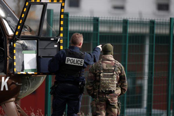 Security forces take up positions outside the prison where an inmate in one of France's most secure prisons stabbed two guards with a knife in Condé-sur-Sarthe, France, March 5, 2019. (Reuters/Benoit Tessier)