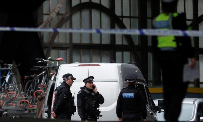 Irish Police Join Probe Into Parcel Bombs at London Transport Hubs