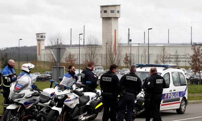 French Police Shoot Pregnant Partner of Jihadi Inmate After Guards Stabbed
