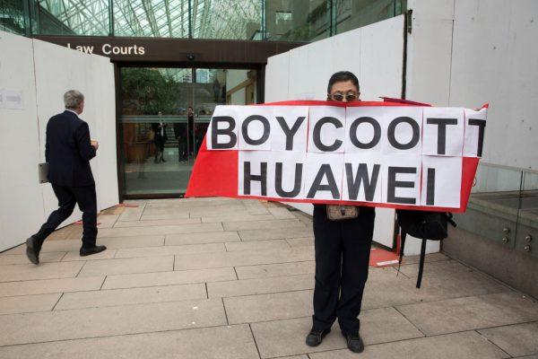 Demonstrator Max Wang protests against Huawei outside British Columbia Supreme Court, in Vancouver, Canada, on March 6, 2019. (Jason Redmond/AFP)