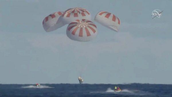 An unmanned capsule of the SpaceX Crew Dragon spacecraft splashes down into the Atlantic Ocean, after a short-term stay on the International Space Station, in this still image from video, in the Atlantic, about 200 miles off the Florida coast, on March 8, 2019. (Courtesy NASA/Handout via Reuters)