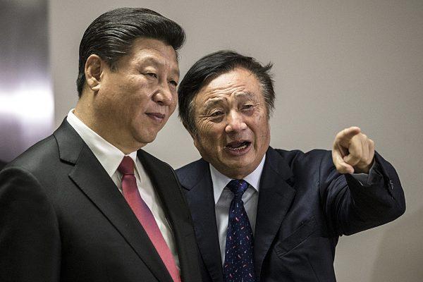 Huawei President Ren Zhengfei (R) shows Chinese leader Xi Jinping around the tech firm's offices in London on Oct. 21, 2015. (MATTHEW LLOYD/AFP/Getty Images)
