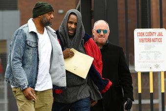 Singer R. Kelly center, walks with his attorney Steve Greenberg right, and an unidentified man left, who gave him a ride after being released from Cook County Jail, in Chicago, on March 9, 2019. (Paul Beaty/AP Photo)