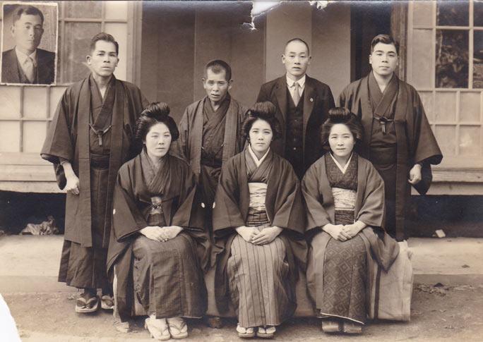 Kane (front row, center) with her brothers and sisters (Guinness)