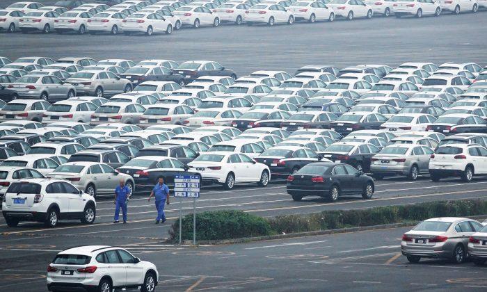 China Auto Sales Fall 14 percent in February, Mark Eighth Month of Decline