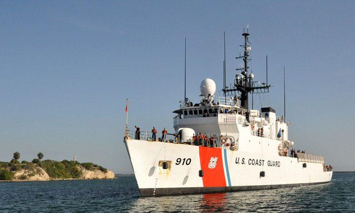 U.S. Coast Guard cutter Thetis sent out a patrol boat that found a sea turtle entangled in cord tying together packages of cocaine. (Chief Petty Officer Bill Mesta (https://www.dvidshub.net/image/288820) [Public domain], via Wikimedia Commons)