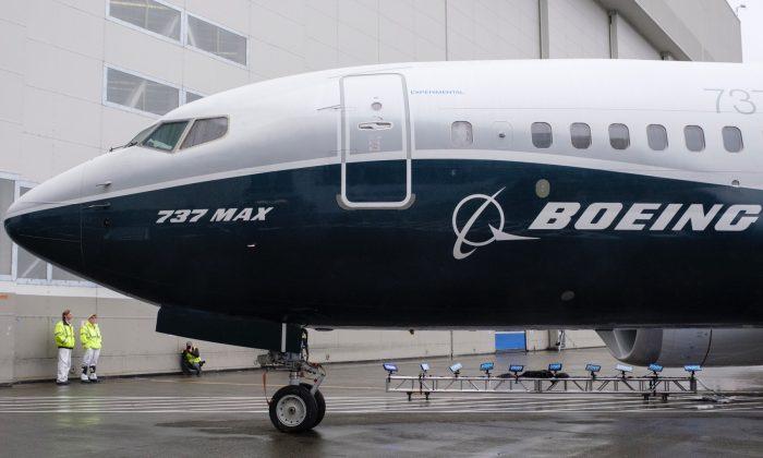 Which airlines are still flying Boeing 737 MAX 8s?