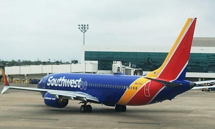 Video: Southwest Flight Attendant Holds Passenger’s Baby to Give Her a Break